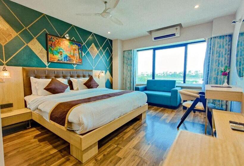 اتاق اجرایی با تخت بزرگ, Sadbhav Villa