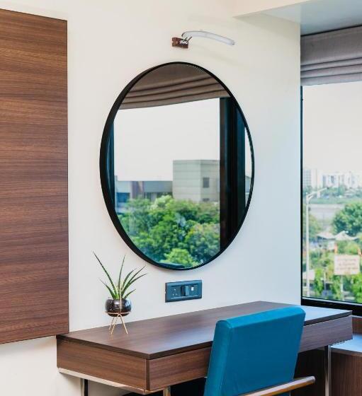اتاق سوپریور با تخت بزرگ, Sadbhav Villa