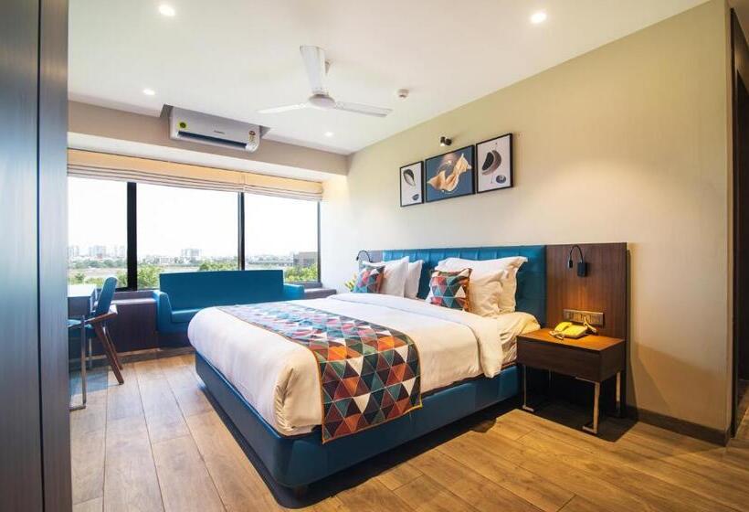 اتاق سوپریور با تخت بزرگ, Sadbhav Villa