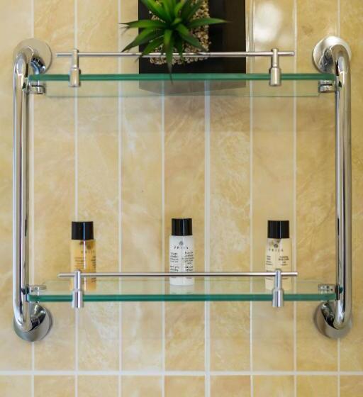 جناح جونيور, Linton Hotel Luton