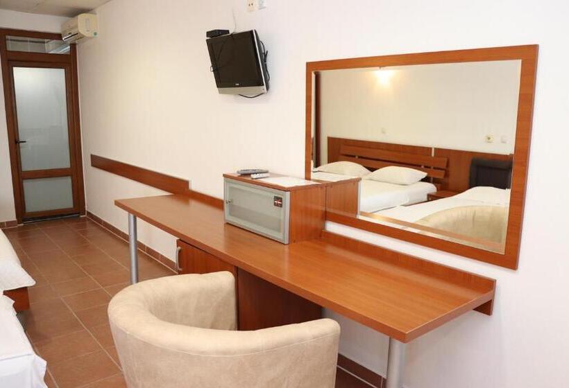 Standard Triple Room with Terrace, Rosa Negra
