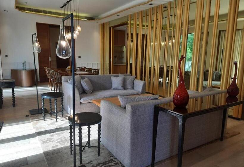 套房配有游泳池, Azaya Beach Resort Goa