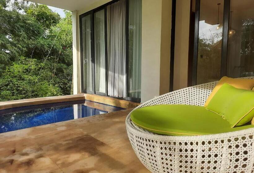 套房配有游泳池, Azaya Beach Resort Goa