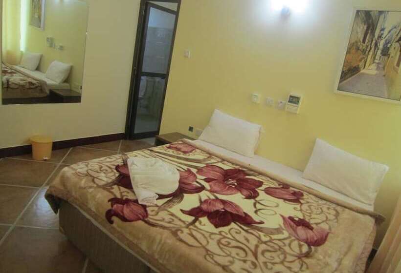 اتاق لوکس, New Fq Motel