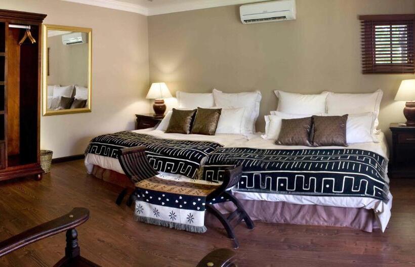 スタンダードルーム, Tuskers Bush Lodge B&b