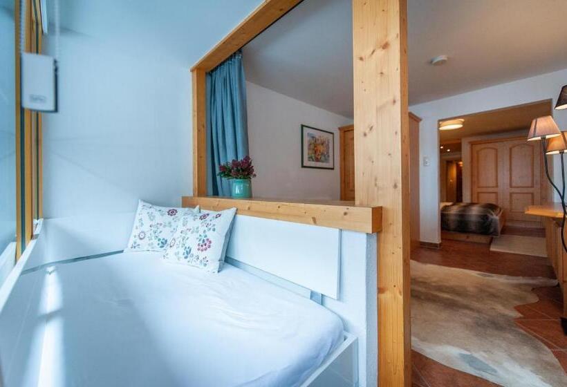 Трехместный Номер Стандарт с Балконом, Quality Hosts Arlberg   Hotel Bergheim