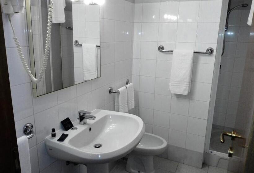 اتاق استاندارد, Motel Est