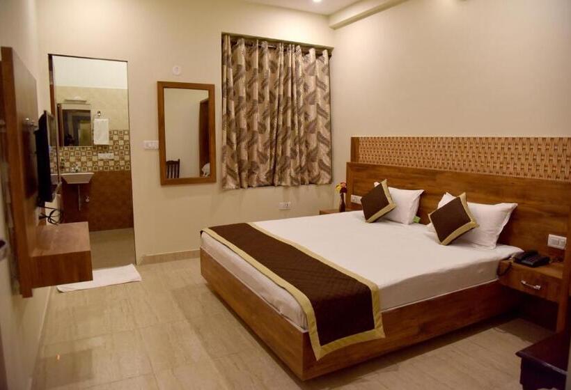 标准间, Triveni Residency