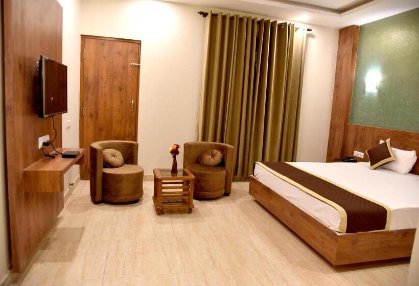 带大床的豪华间, Triveni Residency