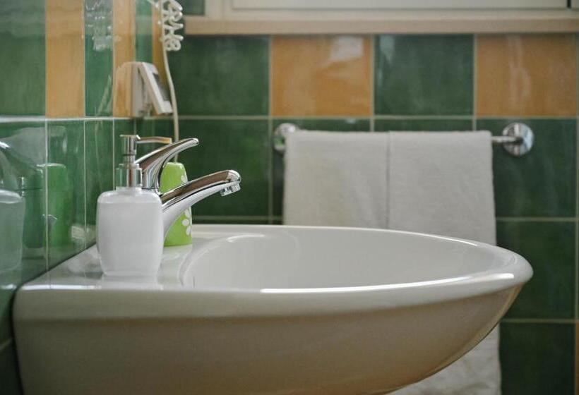 Quarto Familiar, Stella Del Sud