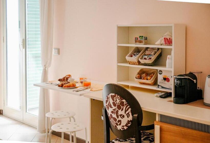 Quarto Estandar, Stella Del Sud