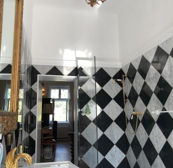 Deluxe Zimmer mit Flussblick, Sarah S Altstadt Oase Salzburg