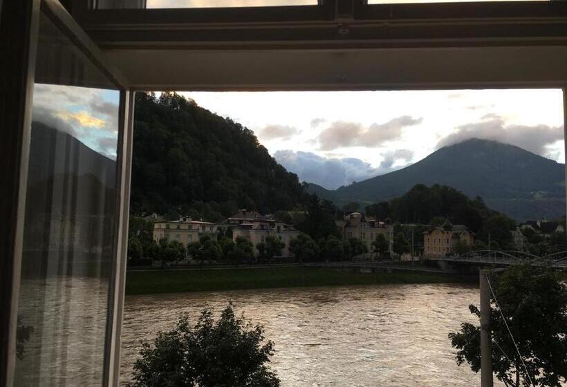Standardzimmer mit Flussausblick, Sarah S Altstadt Oase Salzburg