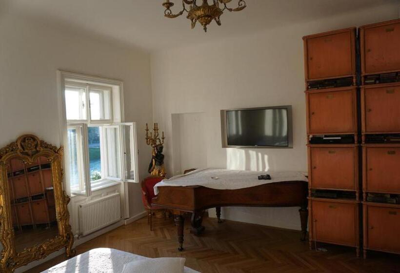 Standardzimmer mit Flussausblick, Sarah S Altstadt Oase Salzburg