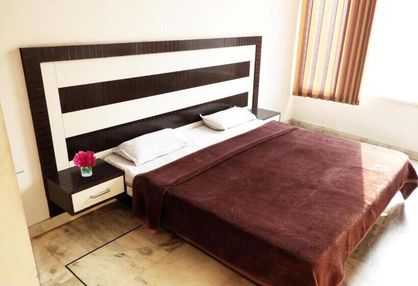 Люкс Deluxe Кровать Кинг, Time Square Guest House