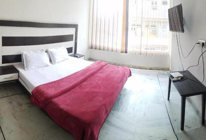 Deluxe Suite King Bed, Time Square Guest House