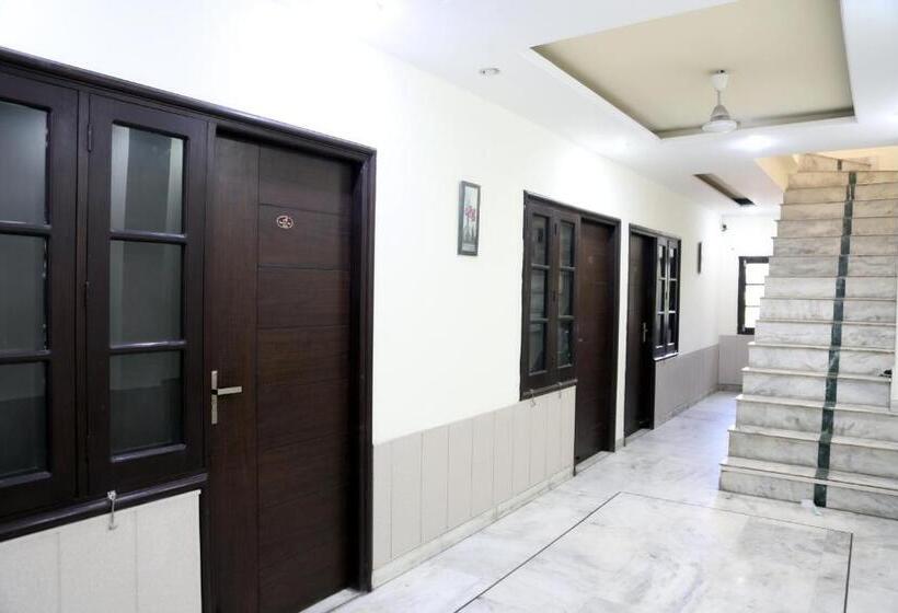 اتاق استاندارد, Time Square Guest House