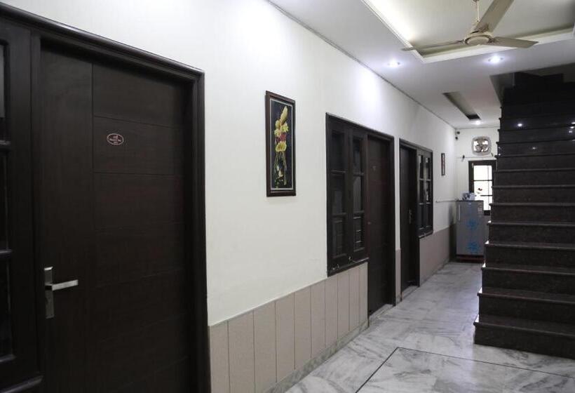 Номер Стандарт, Time Square Guest House