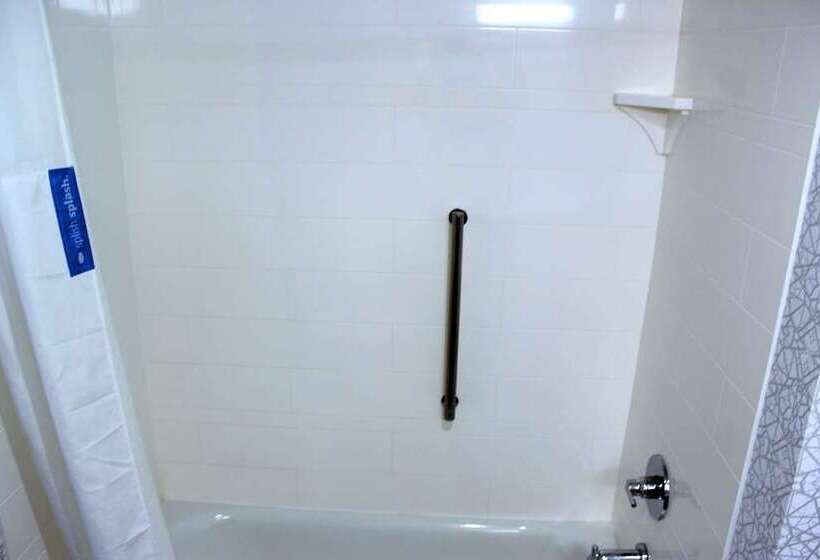 غرفة قياسية لذوى الاحتياجات الخاصة, Hampton Inn & Suites Menomonie Uw Stout