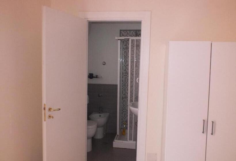 اتاق لوکس, O Sarracino B&b