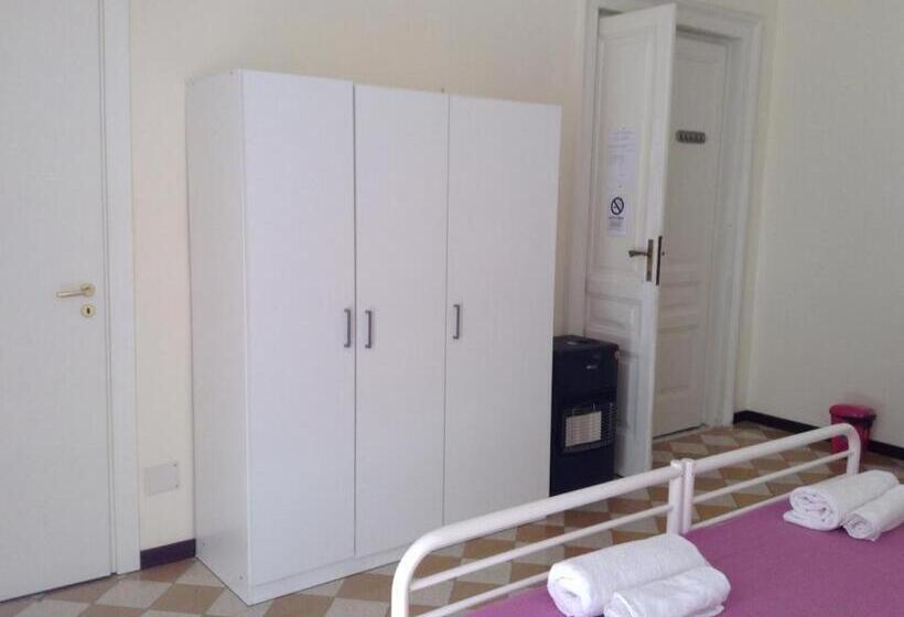 اتاق لوکس, O Sarracino B&b
