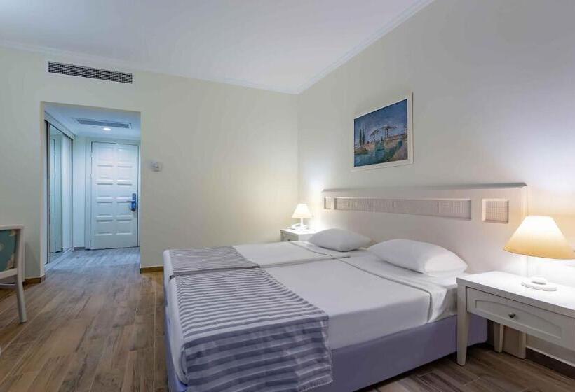 Люкс Клуб, Euphoria Palm Beach Resort