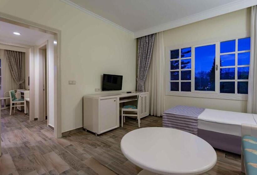 Люкс Клуб, Euphoria Palm Beach Resort