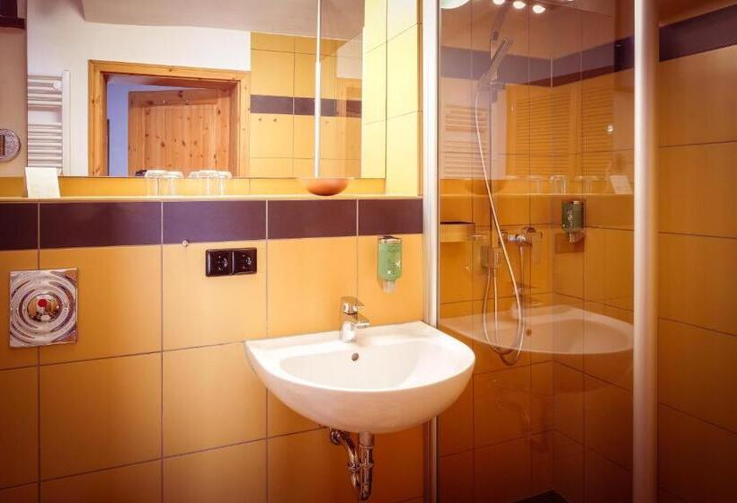 Дом 4 Спальни, Romantik Schlossgut Auerstedt