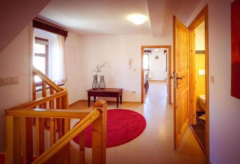 Дом 4 Спальни, Romantik Schlossgut Auerstedt