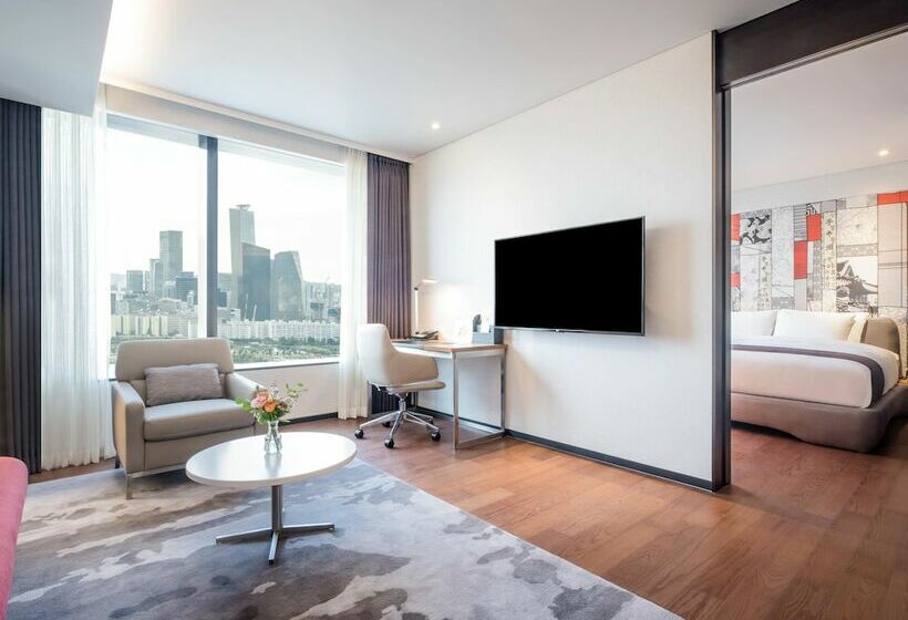 سوئیت پریمیوم, Novotel Ambassador Seoul Yongsan