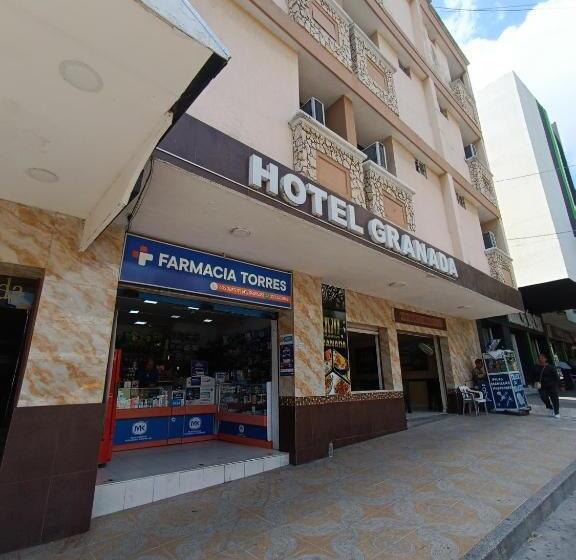 اتاق استاندارد سه نفره, Granada Inn