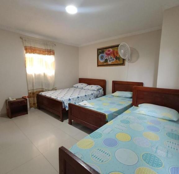 اتاق کلاسیک چهارنفره, Granada Inn