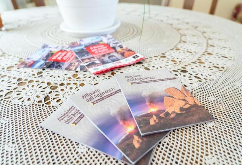 إستديو قياسى مزود بشرفة, Dolmen House