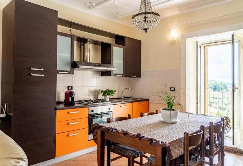 إستديو قياسى مزود بشرفة, Dolmen House