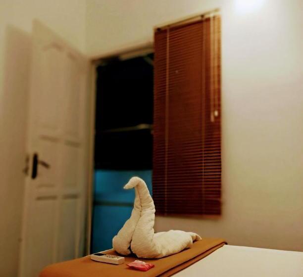 이코노미 룸, Janatha Homestay