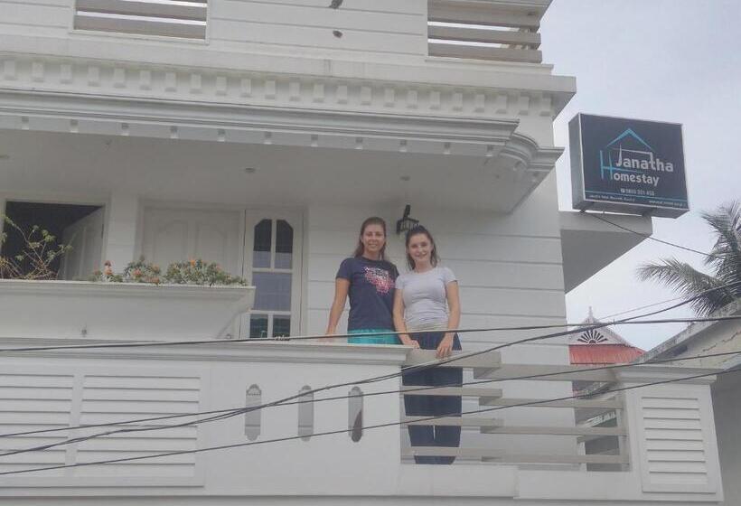 기본룸, Janatha Homestay