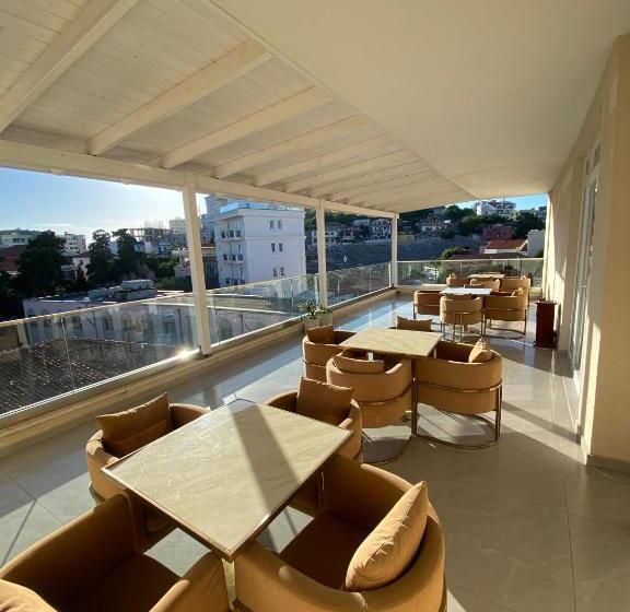 اتاق لوکس, Brais