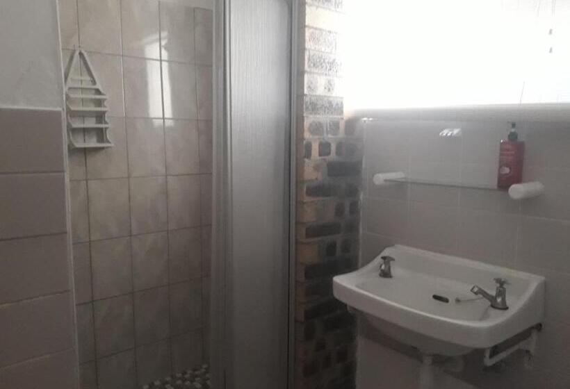 اتاق اکونومی, Sunflower Self Catering