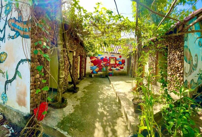 מיטה בחדר משותף, The Cliff Hostel