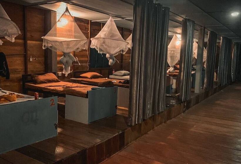 מיטה בחדר משותף, The Cliff Hostel