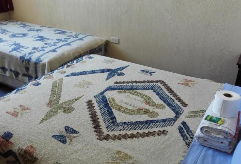 اتاق ساده سه‌ نفره, Chalet