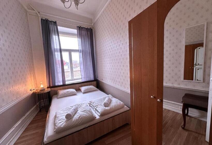 اتاق استاندارد, Imaginary Hostel