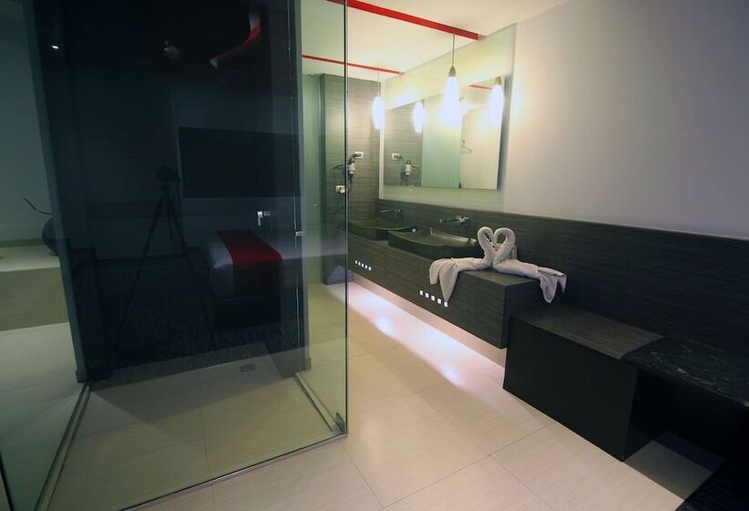 套房配有游泳池, Motel Via