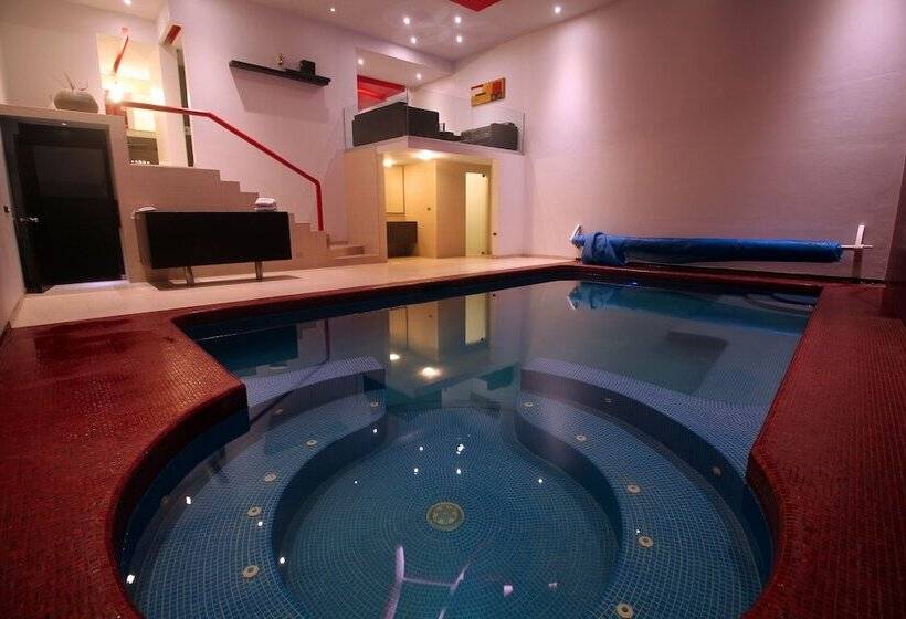 套房配有游泳池, Motel Via
