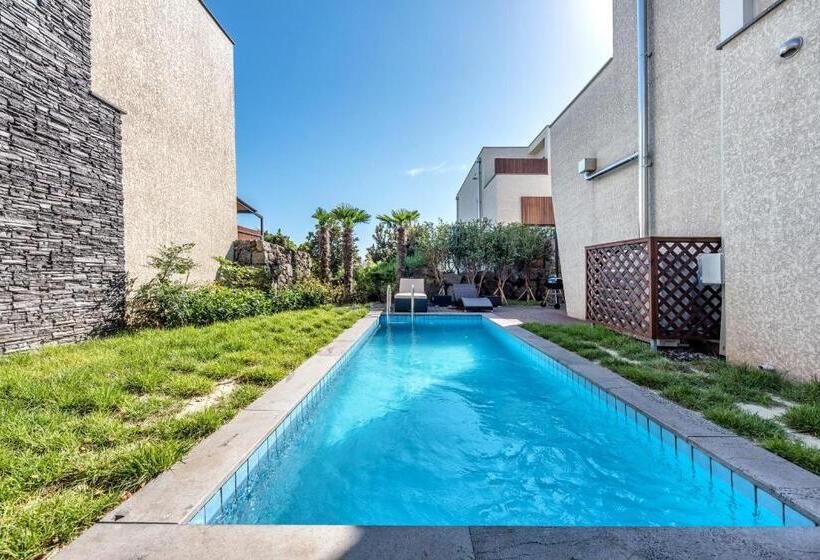 اتاق لوکس خانوادگی, Arts Spa&poolvilla