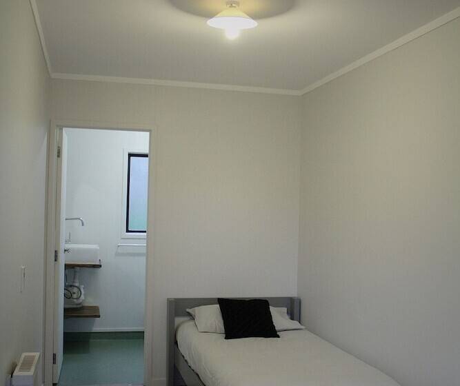 Standardrum, Hugo & Carter S Backpackers & Motel