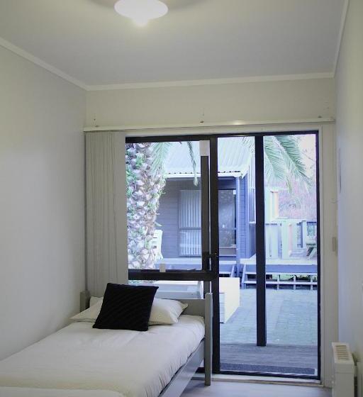 Basic Rum, Hugo & Carter S Backpackers & Motel