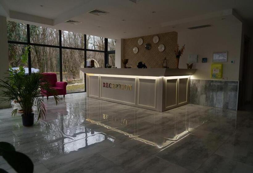 جناح جونيور, Wald Hotel Lagodekhi Rooms