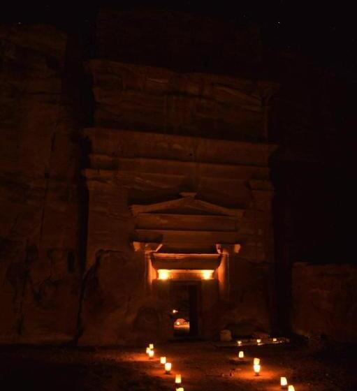 اتاق استاندارد سه نفره, Petra Bedouin Bed And Breakfast