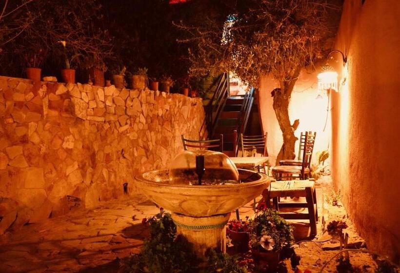 اتاق استاندارد سه نفره, Petra Bedouin Bed And Breakfast